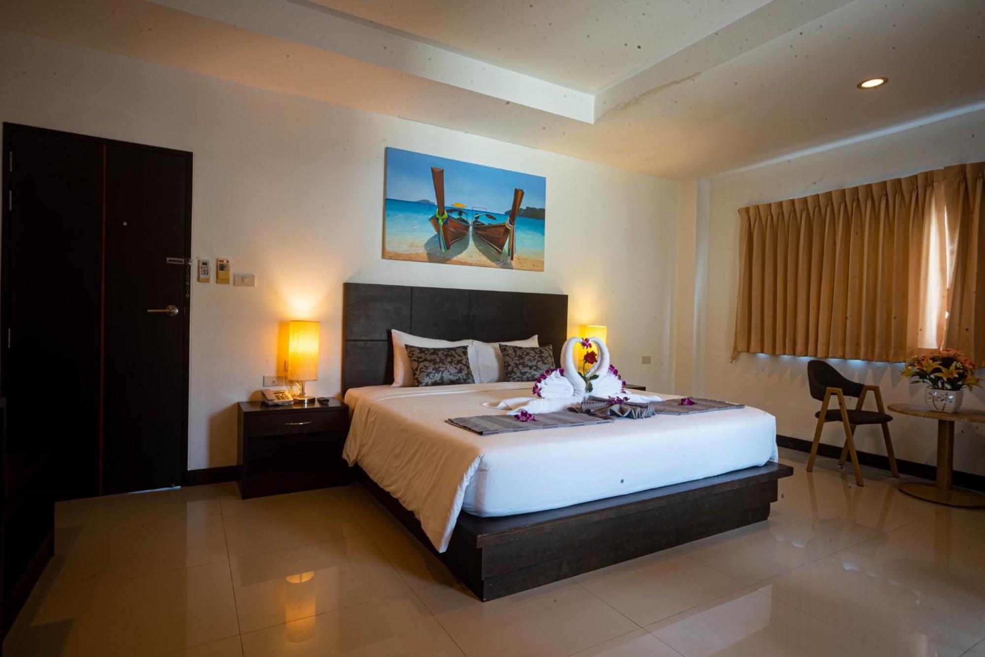 Q Victory Patong Hotel Esterno foto